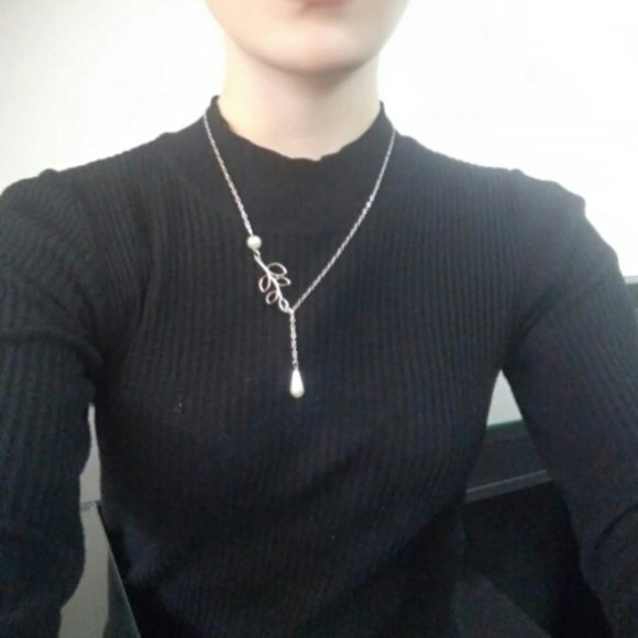 Adjustable Leaf and Double Pearl Necklace - Picture 4 of 5